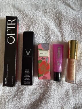 lip liner, lipstick , lip gloss bundle